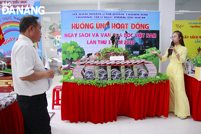 The Doan Thi Diem Primary School based in Thanh Khe District presents the art book arrangement model. Photo: X.D 