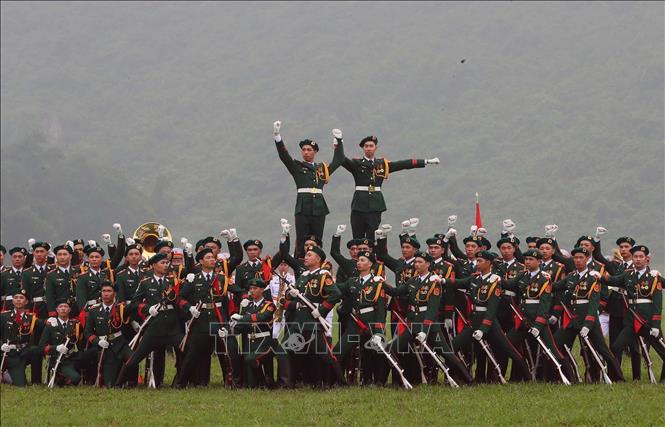 Màn biểu diễn của Đoàn nghi lễ Quân đội. Ảnh: Trọng Đức/TTXVN