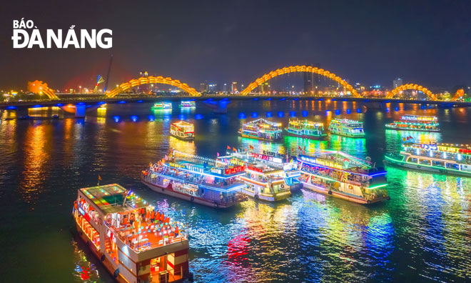 Mặt nước sông Hàn cùng các cây cầu và hai bờ sông sẽ trở thành đại sân khấu của nghệ thuật ánh sáng khi đêm xuống. Ảnh: KIM LIÊN