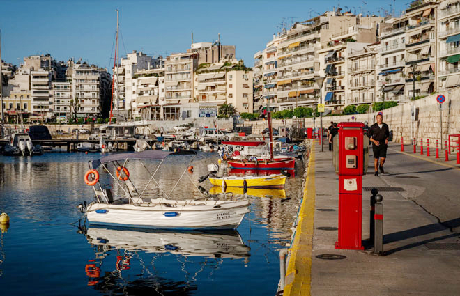 Khu phố Pasalimani ở thành phố Piraeus đã thu hút nhiều nhà đầu tư nước ngoài theo chương trình “thị thực vàng” của Hy Lạp. Ảnh: NYT