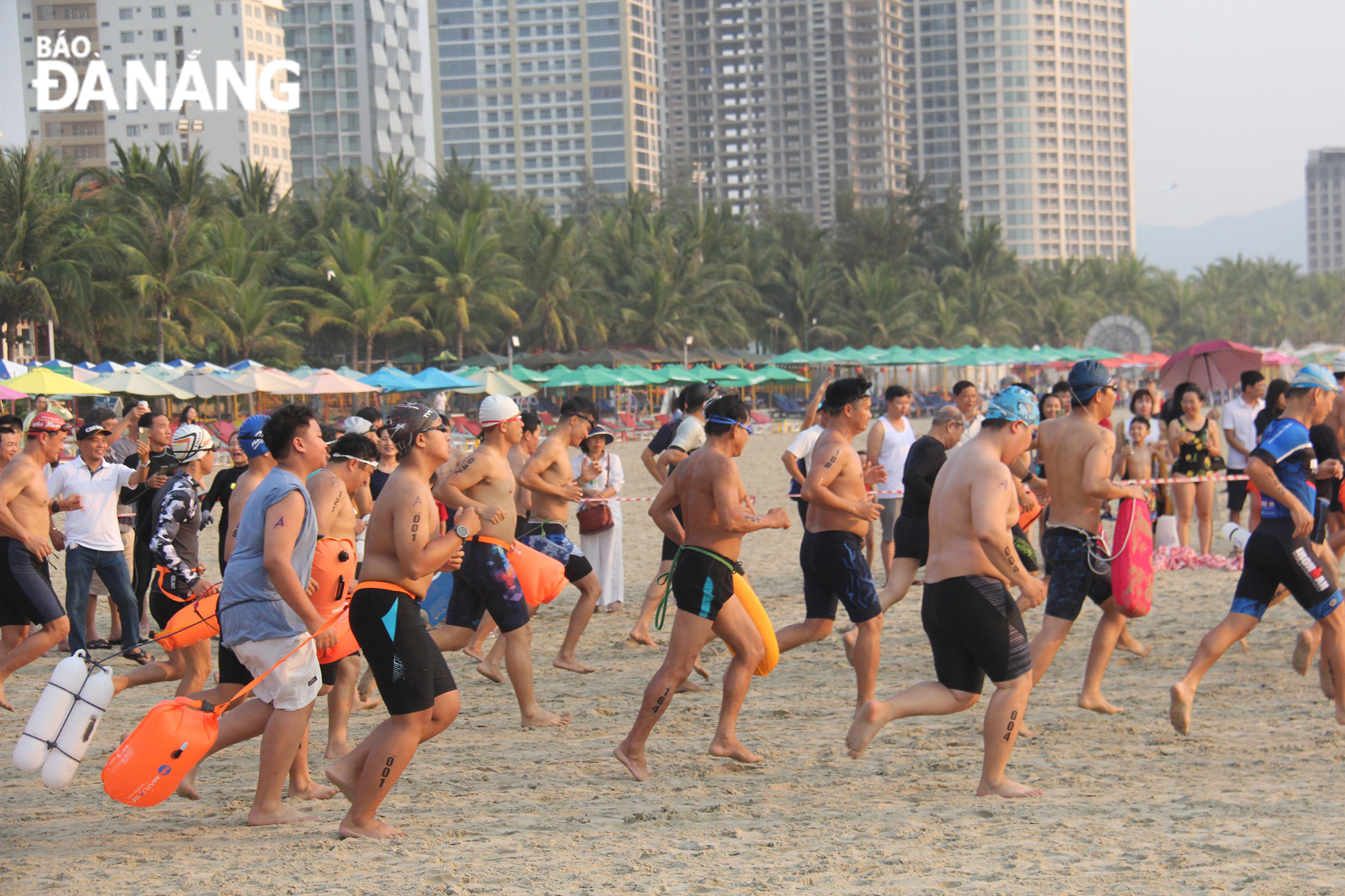 Đây là hoạt động văn hóa, thể thao bổ ích nằm trong chuỗi chương trình “Khai trương mùa du lịch biển Đà Nẵng 2024” phục vụ người dân và du khách trong dịp lễ 30-4 và 1-5.