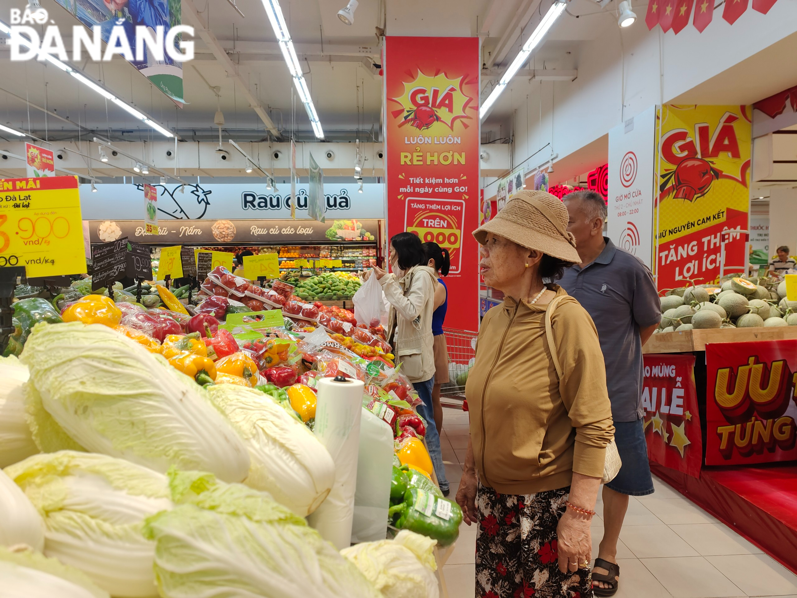 Nhiều người dùng tận dụng dịp này để mua sắm để hưởng các ưu đãi, giảm giá tại các siêu thị.