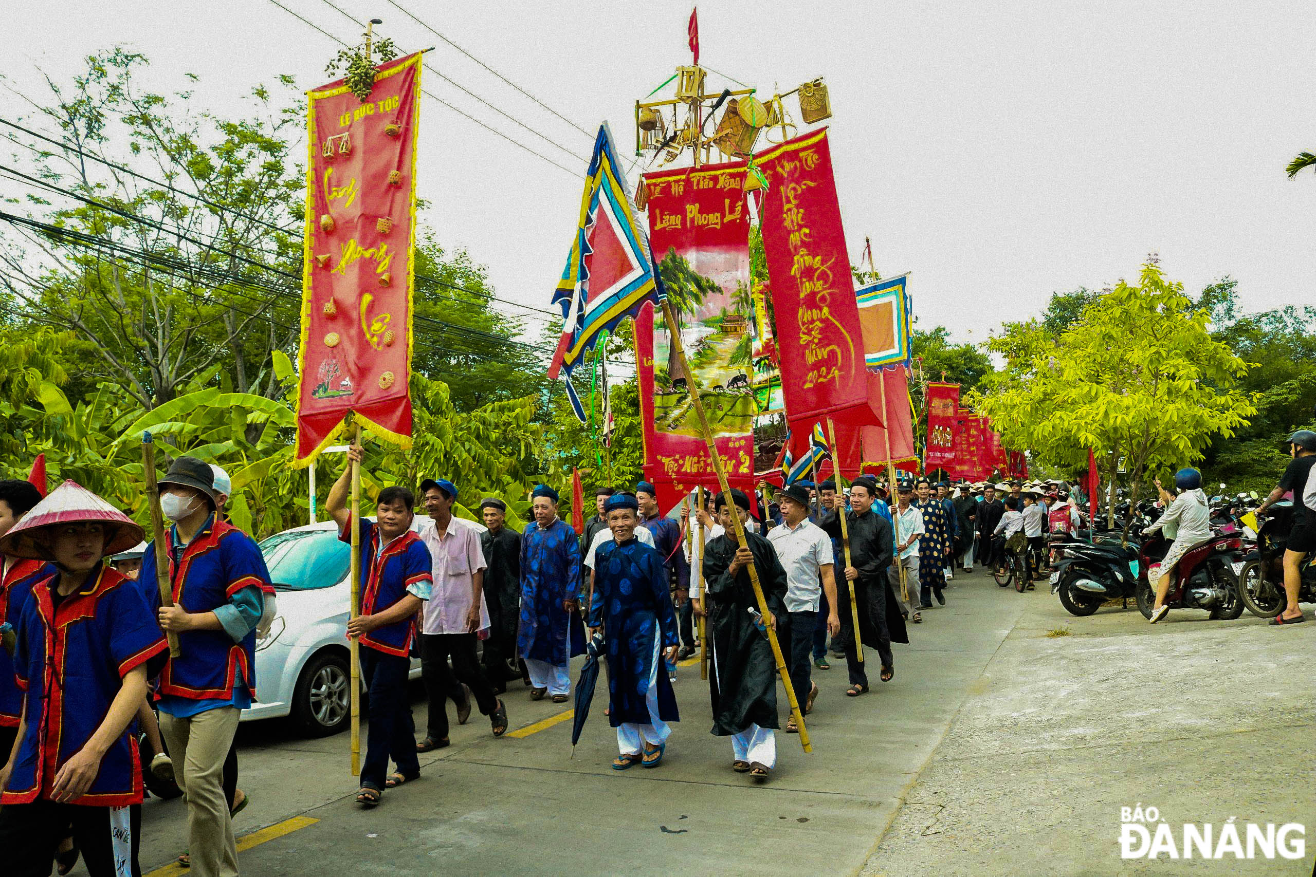Lễ hội Mục Đồng gắn với Đình Thần Nông (thuộc làng Phong Lệ, xã Hòa Châu) là lễ hội độc đáo, duy nhất trên toàn quốc nhằm tôn vinh giới trẻ chăn trâu. Trước đây, lễ hội tổ chức 3 năm một lần, sau đó là 12 năm một lần; lần cuối tổ chức vào năm 1936.