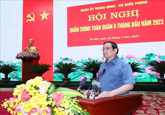 Thủ tướng Phạm Minh Chính phát biểu chỉ đạo tại Hội nghị Quân chính toàn quân 6 tháng đầu năm 2023. Ảnh: TTXVN