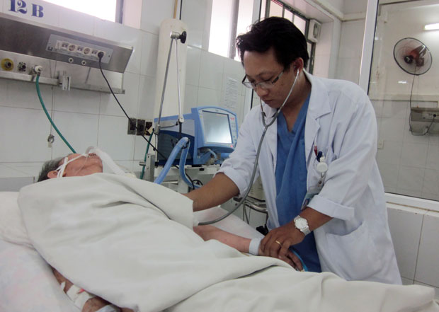 Chăm sóc bệnh nhân bị đột quỵ xuất huyết não tại Bệnh viện Đà Nẵng.