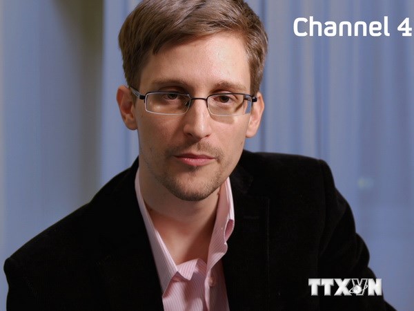 Cựu nhân viên tình báo Edward Snowden trong buổi ghi hình của Kênh 4 do Đài truyền hình Anh phát ngày 24/12/2013. (Ảnh: AFP/TTXVN)