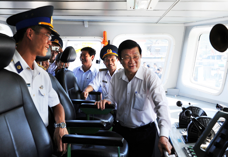 Chủ tịch nước Trương Tấn Sang thăm tàu Cảnh sát biển 2013.