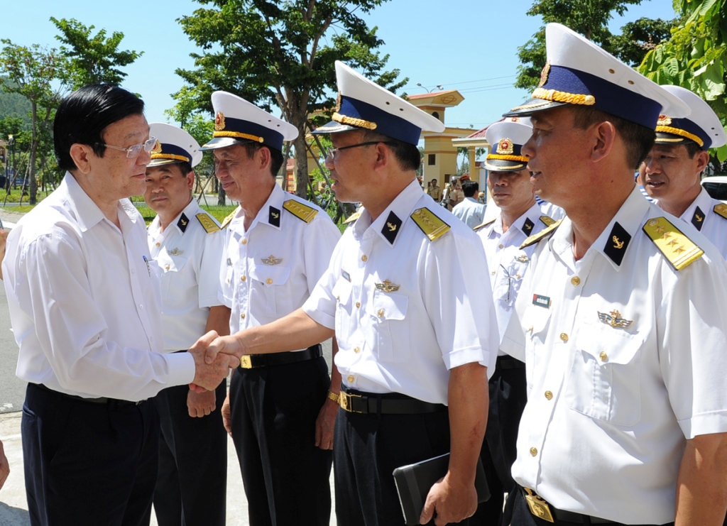 Thăm Bộ Tư lệnh Vùng 3 Hải Quân, Chủ tịch nước Trương Tấn Sang yêu cầu cán bộ, chiến sĩ phải luôn luôn trong tư thế sẳn sàng để kịp thời ứng phó trước mọi tình huấn.