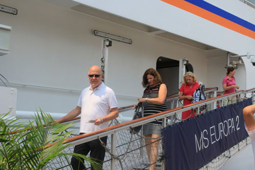 Cruise ship passengers arriving in the city