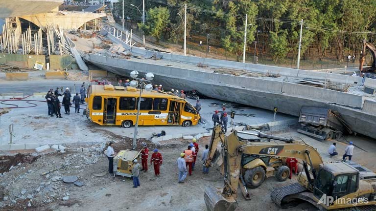 Vụ tai nạn xảy ra chỉ cách sân vận động Mineirao, Belo Horizonte, 5 km.  Ảnh: AFP