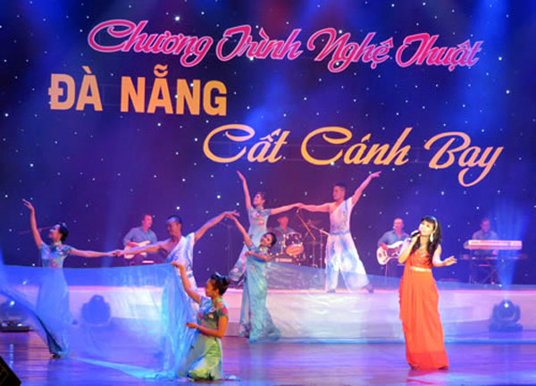 Hiện rất ít ca khúc Đà Nẵng được biểu diễn trong các chương trình ca múa nhạc lớn lẫn các cuộc thi âm nhạc diễn ra tại thành phố.  (Ảnh do Nhà hát Trưng Vương cung cấp)