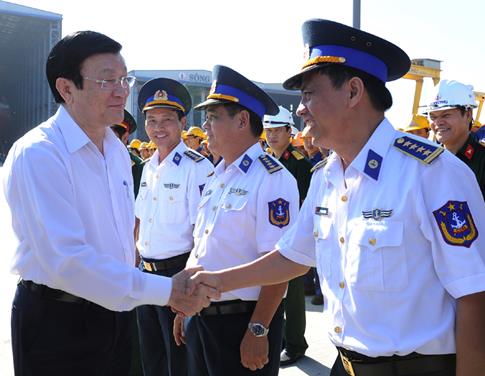 President Sang meeting representatives of the city’s Marine Police Agency Zone 2. 