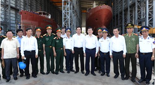 Posing for a souvenir photo at the Song Thu Shipyard Company.