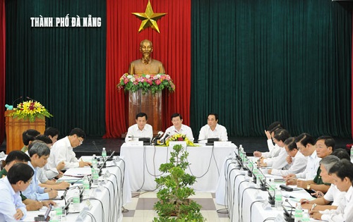 President Sang in a working session with representatives of the local authorities 