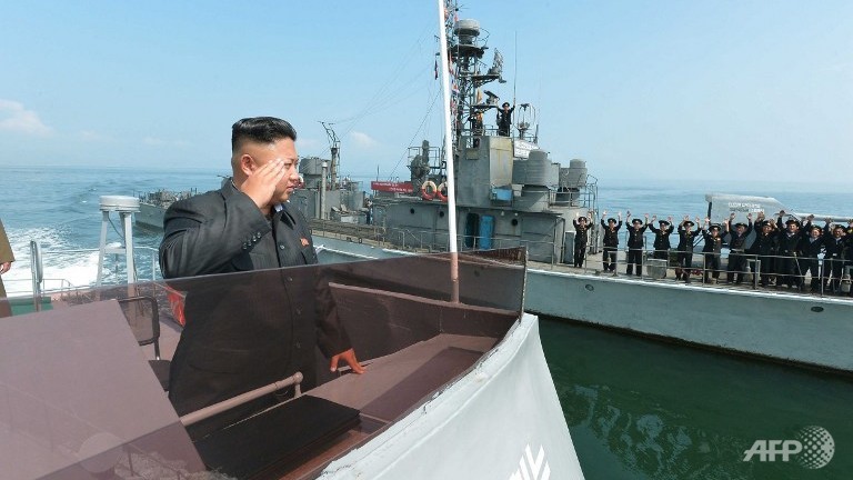 Nhà lãnh đạo Kim Jong-un giám sát một cuộc tập trận của hải, lục và không quân quân đội Triều Tiên tại một địa điểm không được tiết lộ. Ảnh: AFP