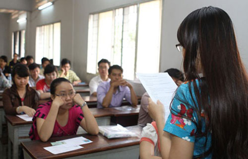 Candidates sit for the entrance examination at HCM City's University of Natural Sciences. 