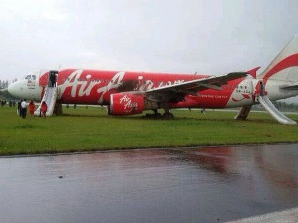 Máy bay AirAsia bị trượt ra khỏi đường băng.