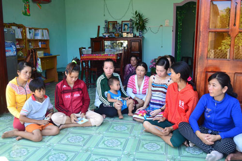 The wives of the six fishermen in Quang Ngai Province are spending anxious days waiting for news of their husbands who have been detained by China since July 3, 2014. Photo: Hien Cu