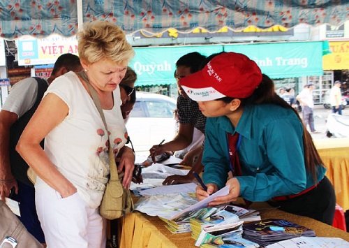  Giving information about the city to a visitor