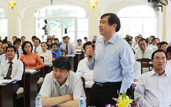 Phó Chủ tịch UBND TP. Đà Nẵng Huỳnh Đức Thơ trả lời trước đại biểu HĐND và cử tri về các vấn đề các khu vui chơi giải trí, nhà sinh hoạt văn hóa trên địa bàn thành phố.