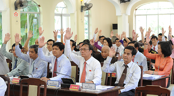 Đại biểu HĐND thành phố Đà Nẵng biểu quyết thông qua Nghị quyết