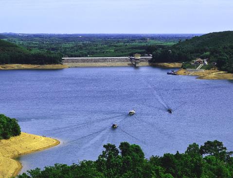     The beauty of Truoi Lake looking from the three-entrance gate