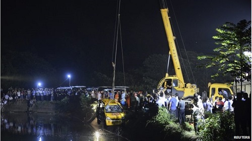 The van was travelling on a narrow road that no guardrail in a mountainous area in Hunan province