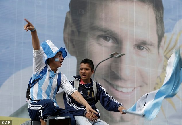 Messi tất nhiên vẫn là ngôi sao được chào đón nhất. Dù không thể giúp Argentina lên ngôi vô địch song Leo vẫn có được niềm an ủi nho nhỏ cho mình khi giành danh hiệu 