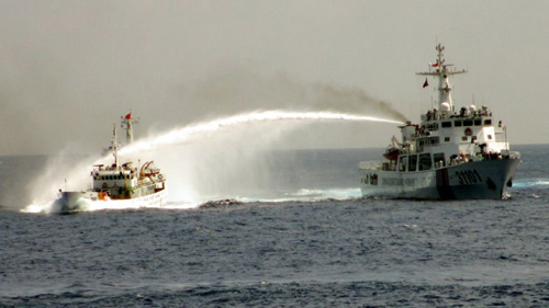 Hành vi hung hăng, ngang ngược của tàu hộ tống Trung Quốc