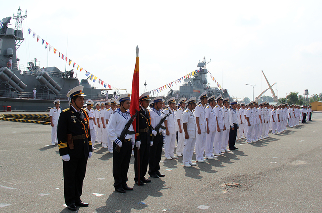 Lễ thượng cờ, bàn giao tàu được tổ chức tại Nhơn Trạch (Đồng Nai) do Đại tá Lương Việt Hùng, Tư lệnh Vùng 2 Hải quân chủ trì.