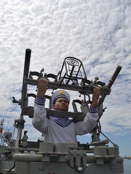 “Canh Giu Bau Troi” (A Naval Soldier Guarding the Nation's Airspace) by Dang Van No