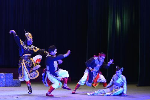  “Hat Tuong” (A Performance of a Classic Drama) by Phung Duc Dung won first prize in the Marathon category