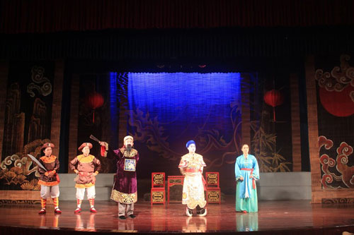  A performance by the Nguyen Hien Dinh Tuong Theatre’s artistes