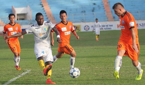 SHB DN and Ha Noi T&T players