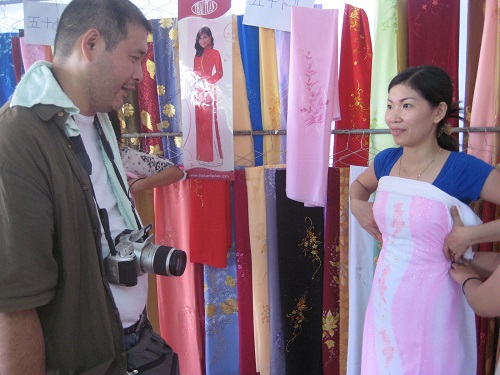 A foreigner at an ao dai fabric shop