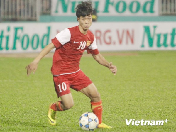 Công Phượng ghi một bàn trong thắng lợi 4-0 của U19 Việt Nam.