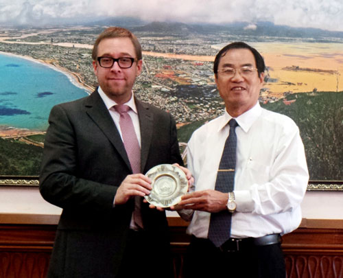 Mr Schweikhardt (left) and Vice Chairman Viet