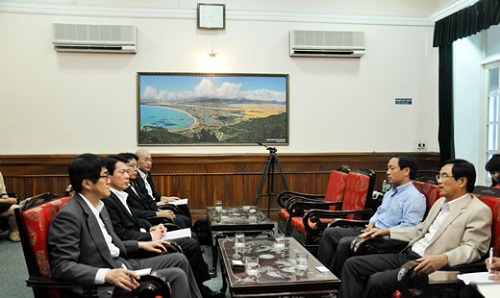 Vice Chairman Viet and Nagasaki Province leaders 