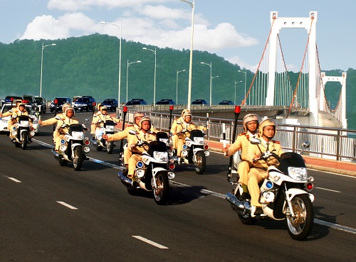 Da Nang’s traffic police officers clearing the way for a high-ranking delegation’s motorcade