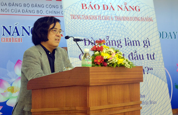 Giáo sư Trần Văn Thọ trong một buổi tọa đàm tổ chức tại Đà Nẵng