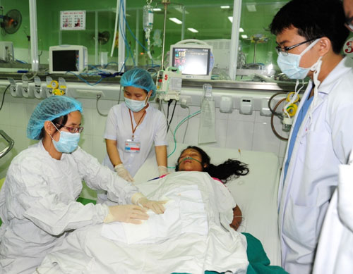 Ny undergoing dialysis at the Da Nang Maternity and Paediatrics Hospital