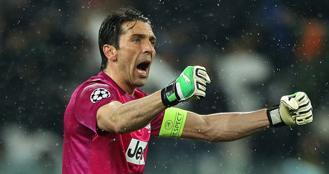 Gianluigi Buffon lập kỷ lục thủ môn chuyển nhượng đắt nhất thế giới ngay từ năm 2001 với việc chia tay Parma và ký với Juventus. 