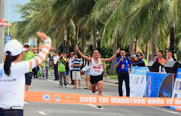 Niềm vui chiến thắng của các VĐV trong cuộc thi Marathon năm 2013.