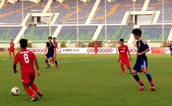 U19 Myanmar (trái) từng thắng ở U19 Nhật Bản, đội bóng từng đánh bại U19 Việt Nam tới 7-0.