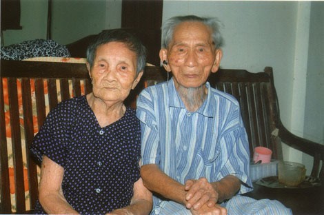Vợ chồng cụ Cao Viễn (106 tuổi), Vũ Thị Hai (100 tuổi) xác lập kỷ lục Cặp vợ chồng cao tuổi nhất châu Á.
