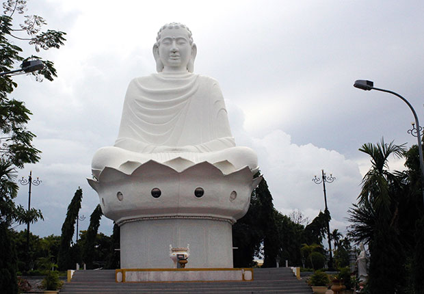 Phật đài Hòa Mỹ nằm trên cửa ngõ tây bắc của Đà Nẵng. Ảnh: L.G.L