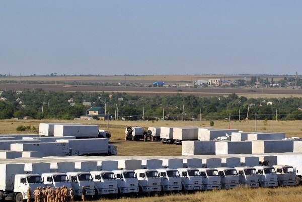 Đoàn xe cứu trợ của Nga tại một địa điểm thuộc vùng Rostov ngày 30-8. (Nguồn: AFP/TTXVN)