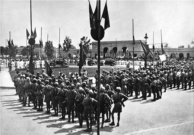 Các lực lượng công binh tham gia tuần hành quanh Quảng trường Ba Đình ngày Lịch sử.