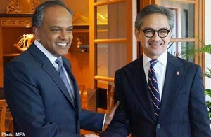 Singaporean F.M. (Left) and Indonesian F.M. (Photo: MFA)