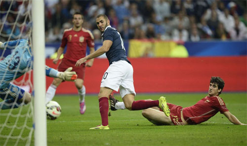 Benzema bị từ chối một bàn thắng hợp lệ. Ảnh: AFP.